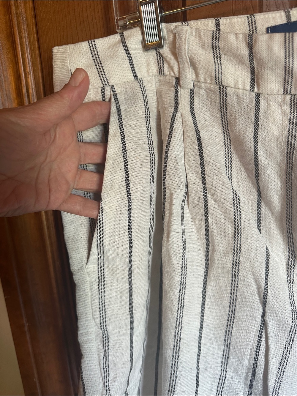 Old Navy High Waisted Taylor Trouser Shorts, 5” inseam, size Large - Picture 4 of 10